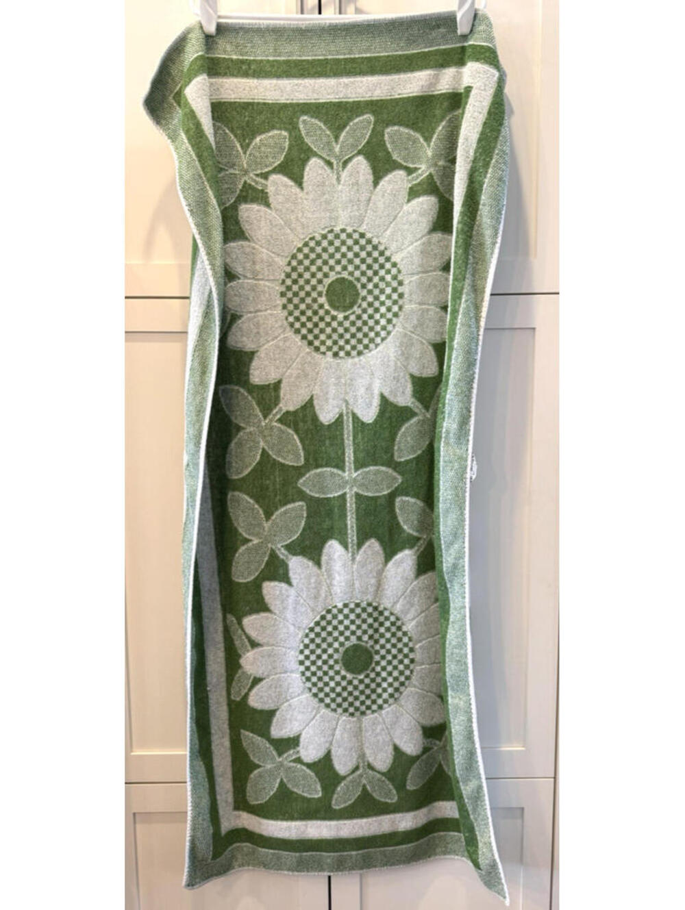 Vtg 100% Cotton Towel Green White Large Flower Daisy Sunflower Poland